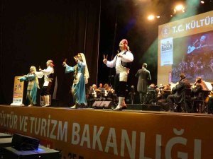 Bakan Ersoy, ‘Senfoni İle Nejat Ertaş Türküleri’ Konserine Katıldı