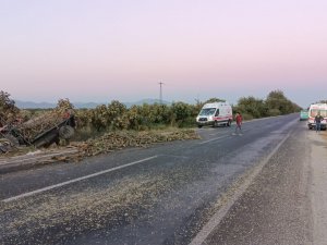 Tire’de Kamyon Traktöre Arkadan Çarptı: 1 Ölü, 1 Yaralı