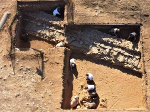 Antik Kentte Heyecanlandıran Keşif: Sütunlu Cadde Beklerken Biri Amforada 4 Bireyin İskeleti Ortaya Çıktı