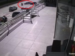 Kazada Motosikletin Üzerinden Uçan Sürücü Yaralandı