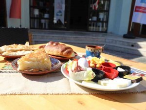 Rumeli Ve Balkan Lezzetleri İ̇zmitlilerle Buluşuyor