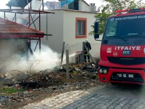 Depo Yangında Kullanılamaz Hale Geldi