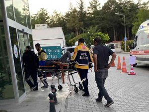 Otomobille Çarpışan Elektrikli Bisikletin Sürücüsü Yaralandı