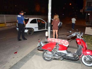 Ters Yöne Giren Motosiklet Otomobille Çarpıştı: 1 Yaralı