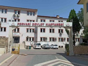 Siirt’te Yolun Karşısına Geçen Çocuğa Otomobil Çarptı