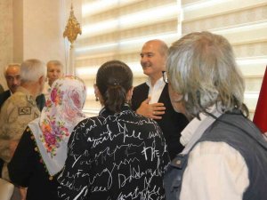 İ̇çişleri Bakanı Soylu, Diyarbakır’da Evlat Nöbeti Tutan Ailelerle Bir Araya Geldi