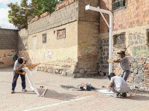 Diyarbakır’da Çocukların Fiziksel Gelişimine Katkı İçin Okullara 400 Pota İnşa Ediliyor