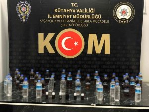 Kütahya’da İş Yerinde Kaçak Alkol Yapıp Satan Şahıs Gözaltına Alındı