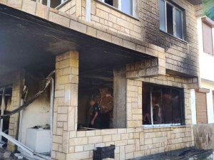 Kuşadası’ndaki Ev Yangına İtfaiye Hızlı Müdahale Etti