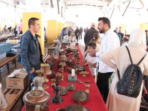Antika Pazarı’nda Ürünler Yoğun İlgi Görüyor