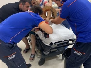 Elini Sıkıştırdığı Salça Makinesiyle Birlikte Hastaneye Yetiştirildi
