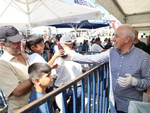 Mersinliler Balığa Doydu, Festivalde Tam 10 Ton Balık Ekmek Dağıtıldı