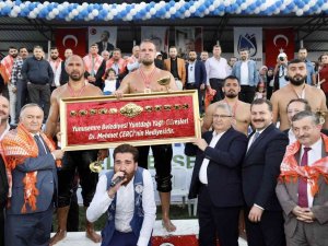Yunusemre’de Altın Kemerin Sahibi Hüseyin Gümüşalan Oldu