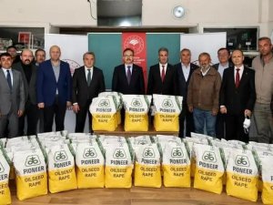 Çiftçilere Kanola Tohumu Dağıtıldı