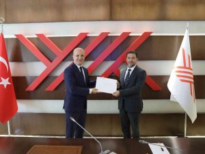 Rektör Prof. Dr. Alkış Mazbatasını Aldı