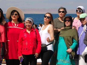 Van Gölü Sahilleri İ̇ranlı Turistlerle Doldu Taştı