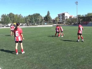 Futbol Tutkunu Kızlar, Yeni Sezona Şampiyonluk Parolasıyla Hazırlanıyor