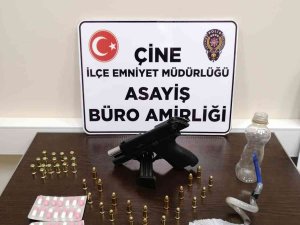 Şüphelenilen Araçtan Uyuşturucu Ve Ruhsatsız Silah Çıktı