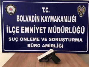 Düğünde Havaya Ateş Açarken Mahalle Ve Çarşı Bekçilerine Yakalandı