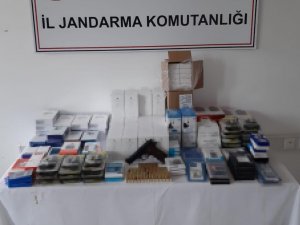 Depoyu Gümrük Kaçağı Telefon Aksesuarıyla Dolduran Şüpheliye Jandarma Operasyonu