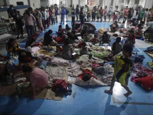 Filipinleri Vuran Noru Tayfunu’nda 5 Kurtarma Görevlisi Öldü