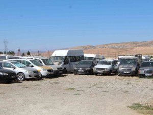 Araç Fiyatları Arttı, Lüks Araçlar Yedieminde Çürümekten Kurtuldu