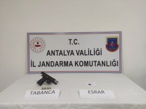 Sigara Paketinin Üzerine Ayağıyla Basınca Yakayı Ele Verdi