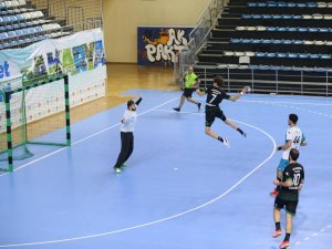 Sakarya Büyükşehir Hentbol Takımı, Ümraniye Belediyesi’ni 40-27’lik Skorla Mağlup Etti