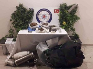 Evini Uyuşturucu İmalathanesine Çevirdi, Görüntüler Şoke Etti: 1 Gözaltı