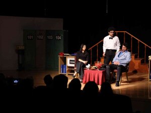 Genç Tiyatro Atölyesi Öğrencileri ‘Psiko-drama’ İle Sahne Aldı