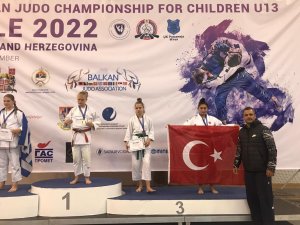 İ̇kra Üzüm’den Bronz Madalya