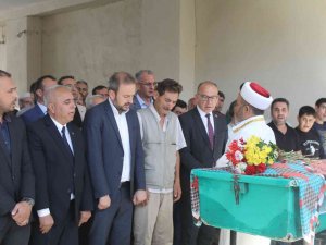 Tek Çocuklarını Gözyaşları İçinde Toprağa Verdiler