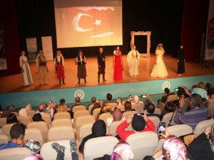 Bitlis’te Selçuklu Ve Osmanlı Kıyafetleri Defilesi