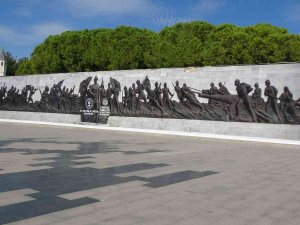 Şehitler Abidesi’nde Bulunan Rölyef Restore Edilecek