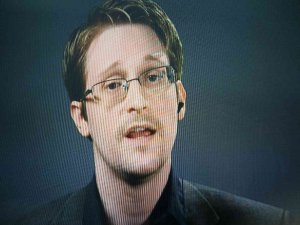 Rusya’dan Abd’nin İstihbarat Bilgilerini Sızdıran Edward Snowden’a Vatandaşlık