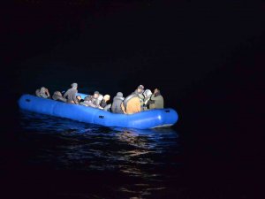 İ̇zmir Açıklarında 30 Düzensiz Göçmen Kurtarıldı, 24 Göçmen Yakalandı