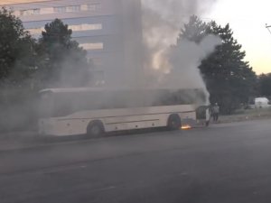 Park Halindeki Servis Otobüsünde Yangın Çıktı