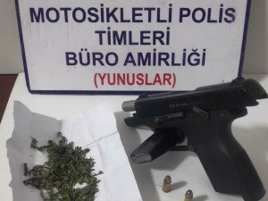 Kütahya’daki Bir Araçta Silah Ve Uyuşturucu Ele Geçirildi