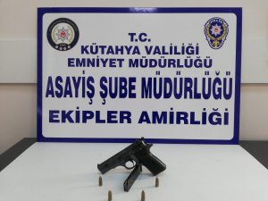 Kütahya’da İki Şahsın Üzerinde Ruhsatsız Tabanca Ve Pompalı Tüfek Ele Geçirildi