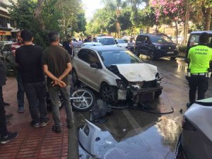 Zincirleme Kazada Motosiklet Sürücüsü Feci Şekilde Öldü