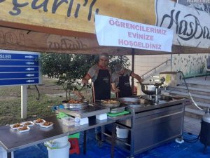 Üniversiteli Öğrenci Ve Velilerine Lokma İkramı