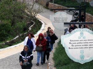 Özlem Ve Hasretin Dile Geldiği “Mani Yolu”