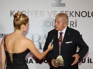 Mehmet Sarı’ya ‘En Başarılı Belediye Başkanı’ Ödülü