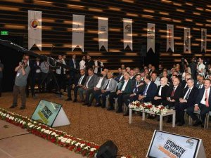 Konya’nın Otomotiv Devlerine Plaket Verildi