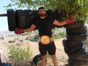 Kick Boks Dünya Şampiyonu 10 Kilometrelik Yolu Yürüyerek Gitti