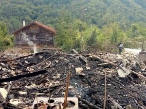Kastamonu’da Alevlere Teslim Olan 6 Ev Küle Döndü