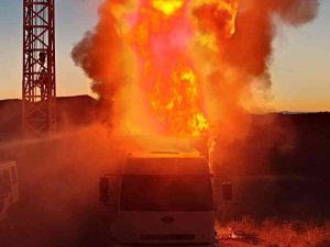 Antalya’da Sondaj Makinesi, Jeneratör Ve Kamyon Alev Topuna Döndü