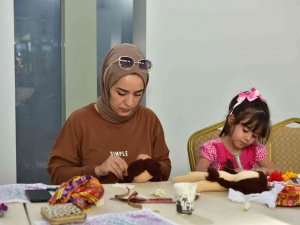 Anne Ve Çocukları Oyuncak Ve Sanat Atölyesi’nde Buluşuyor