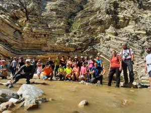 Doğa Tutkunları 8 Kilometrelik Kanyon Yürüyüşünde Doyasıya Eğlendi