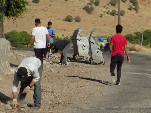 Gercüş’te Gönüllü Gençler Çevre Temizliği Yaptı